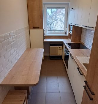 Klasszikus Konyha Szolnok - keskeny pannellakás