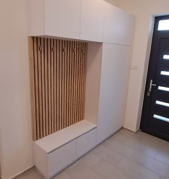 Modern Előszoba Besenyszög - lamellás design