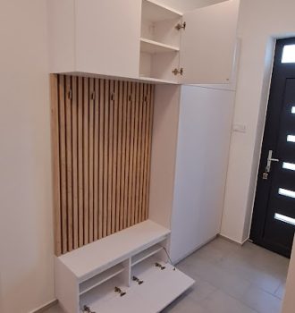 Modern Előszoba Besenyszög - lamellás design